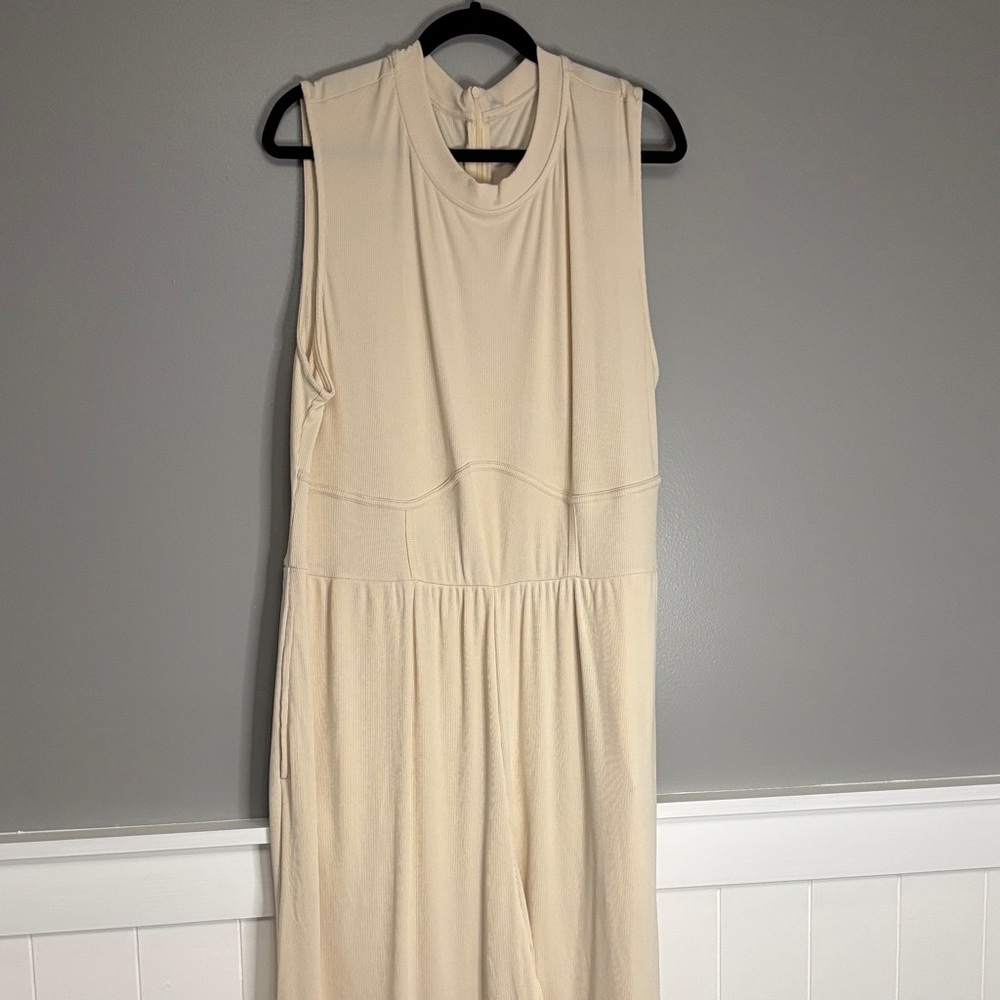 Elegant Cream Sleeveless pantsuit